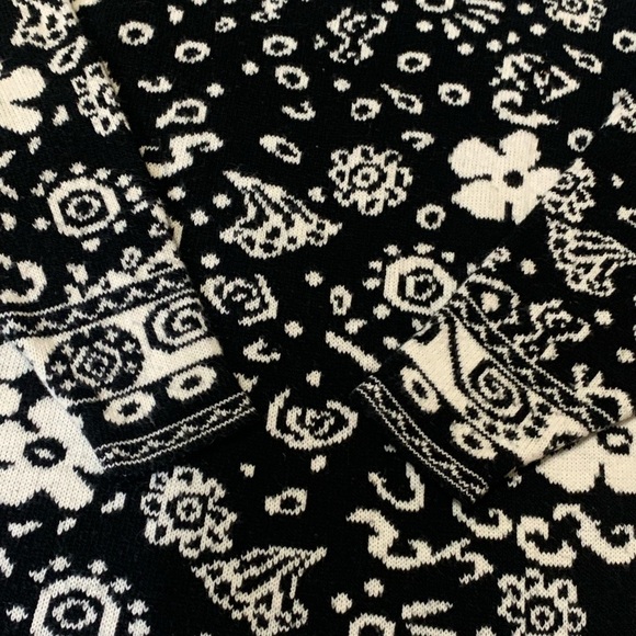 Vintage 80’s ADELE Acrylic Black & white Geometric Flower Sweater - Picture 9 of 14
